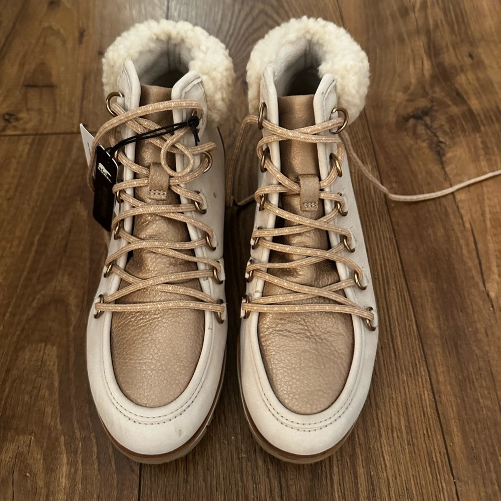 Sorel Beige Boots with Lamb Fur